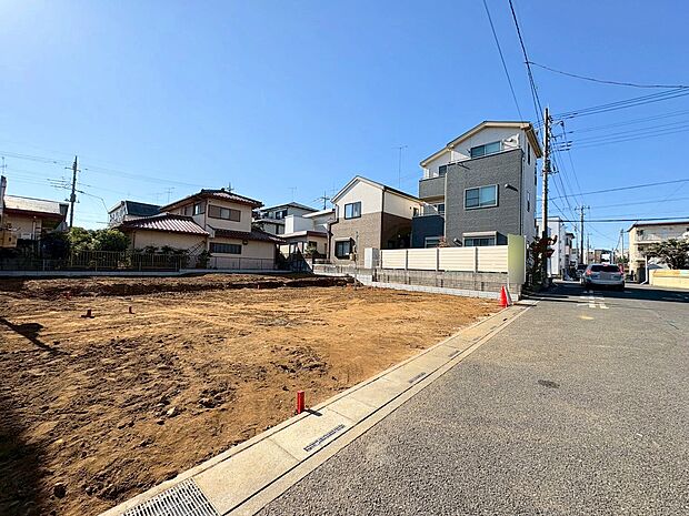 小・中学校まで徒歩10分以内でお子様の通学にも便利です。