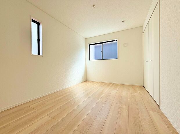 季節ごとに壁飾りや家具の配置を変えて楽しんでみませんか。