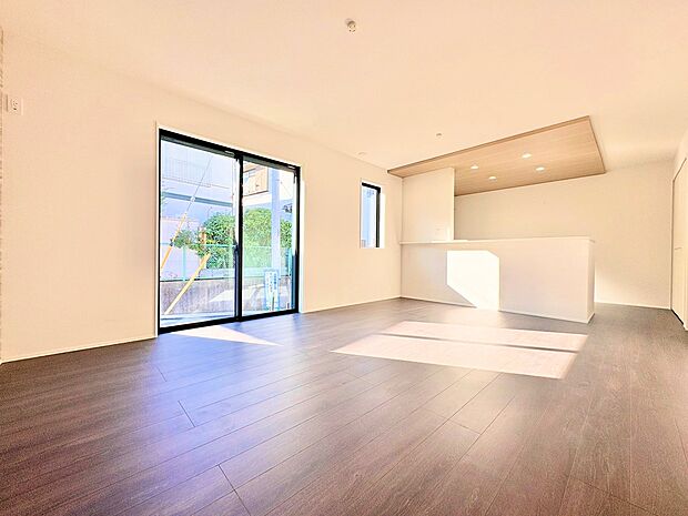 リビングダイニングを中心とした快適な暮らしは毎日の家事も楽しめそう。