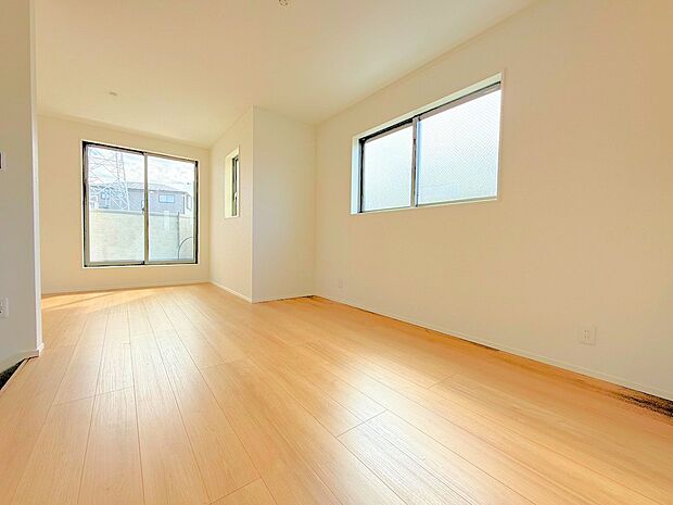 採光を十分取りながらも、光の陰影を楽しめる『窓』。