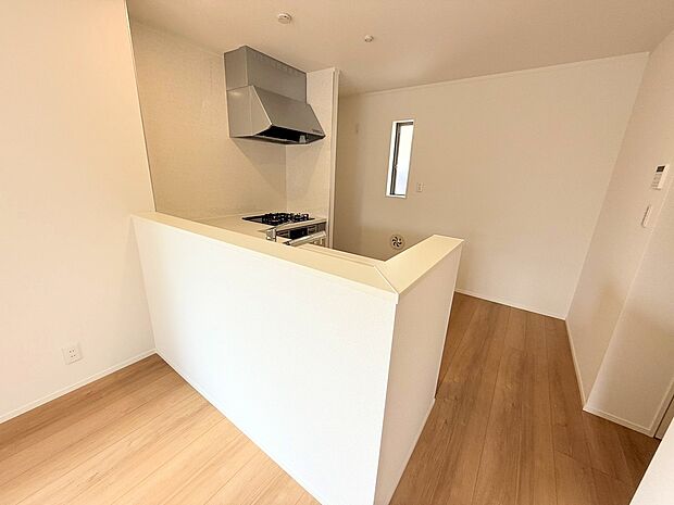 作業効率がよく、収納スペースが広く取れるＬ型のキッチンです。