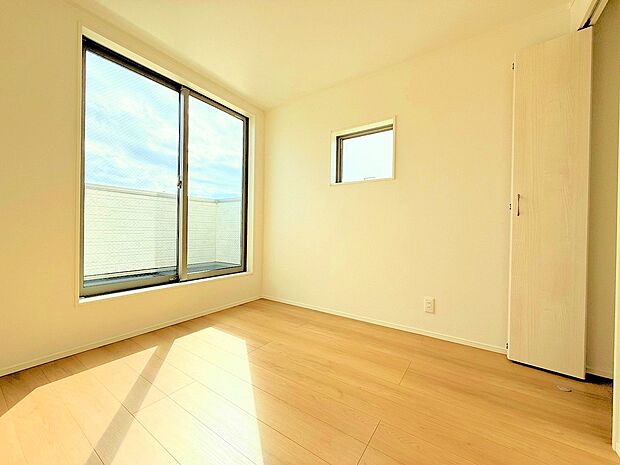 二面採光につき風の通りがよく、効果的に換気が可能です。