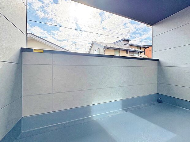 急な雨でも安心のインナーバルコニーを採用。