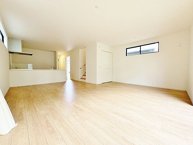 床暖房完備の快適なリビング空間。寒い季節も安心です。