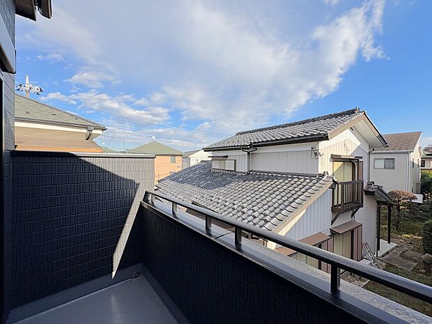 この街ならではの美しい風景物語が室内に展開します。