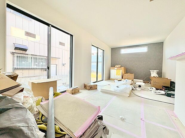 くつろぐ方とお料理をされる方の一体感を重視した対面式キッチンを採用。(令和7年12月 撮影)