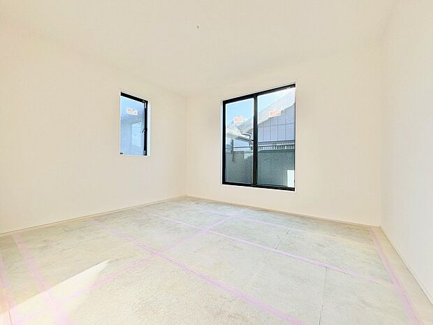 2階は全居室二面採光の間取りで通風、採光良好。(令和7年12月 撮影)