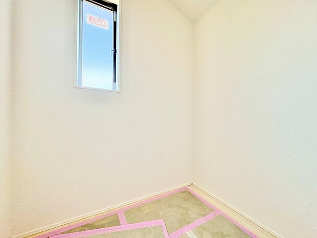 多用途にお使いいただける納戸付きです。(令和7年12月 撮影)