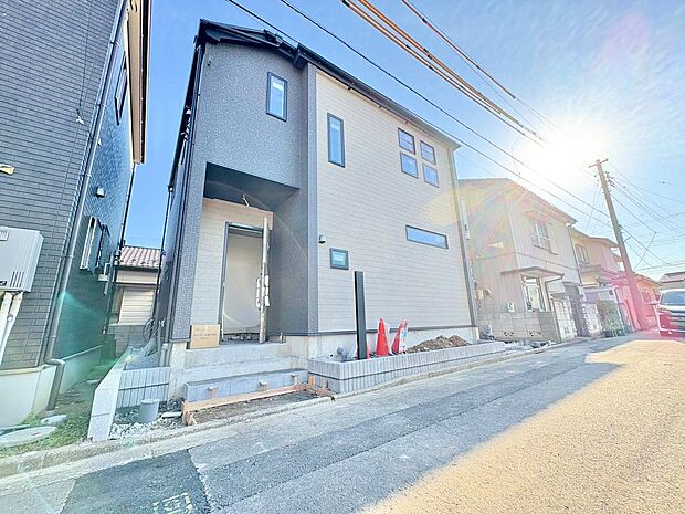 訪ねてくる友人知人を楽しませてくれる外観です。(令和7年12月 撮影)