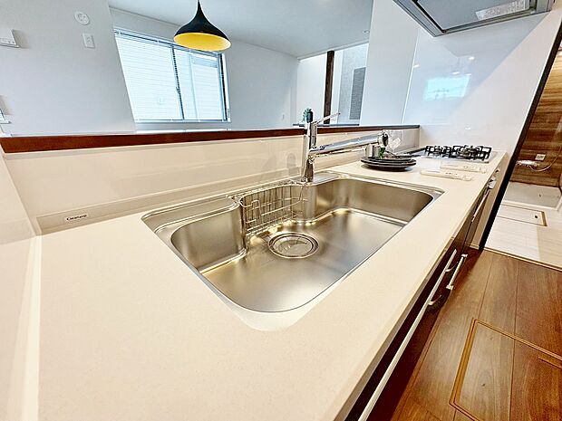 使い易いキッチンで作られる料理で今日も食卓は笑顔いっぱい。