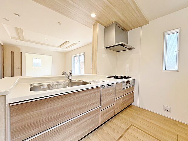 家族とのコミュニケーションを楽しめる対面キッチン。