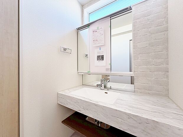 朝の慌ただしい時間でもホテルライクなスペースを感じます。