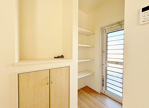 食料品のストックや非常食の備蓄などに便利な大容量パントリー。