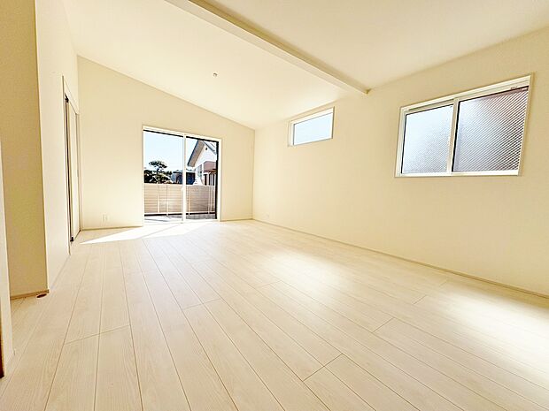 採光・通風を確保した心地良いリビング空間。