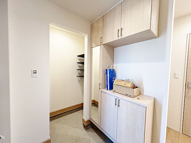 土間収納を設け、スッキリと片付いた玄関に。