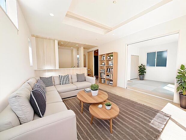 リビングと続き間和洋室のある使い勝手の良い間取り。※現況の物件写真にCGによる画像処理済み