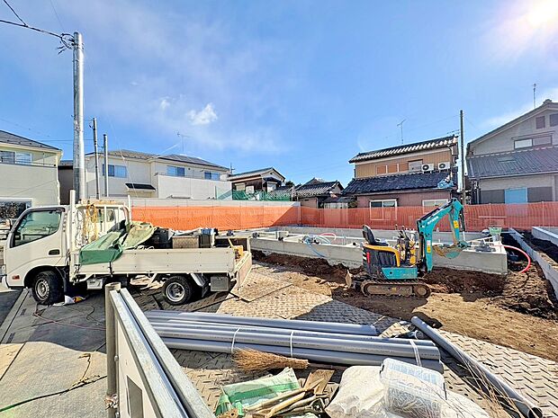 小学校まで徒歩5分でお子様の通学も安心です。(令和7年12月 撮影)