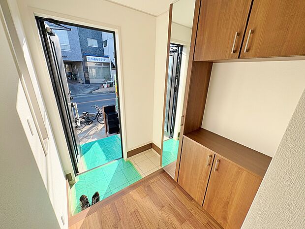 ドアを開けた瞬間、そのきらびやかさに感動する空間。