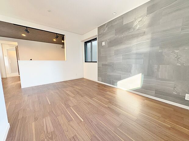 アクセントクロスで洗練されたデザイン空間。