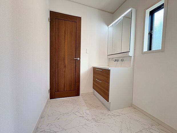 洗面所はキッチンのそばに配置し、スムーズな家事動線に。