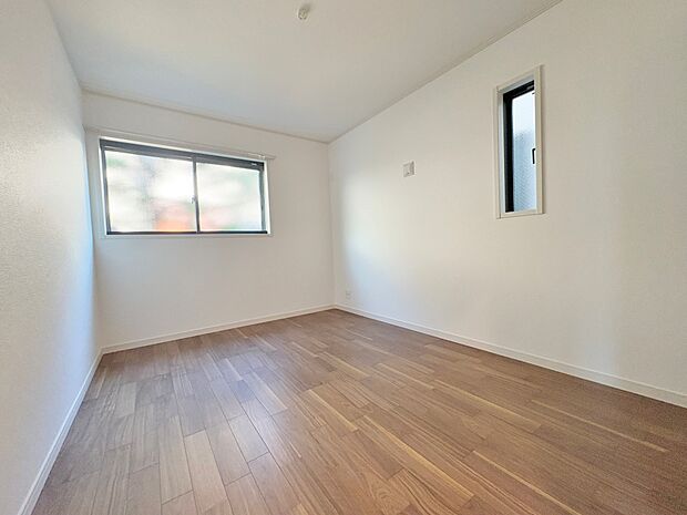 居室としても使える6帖のサービスルームです。