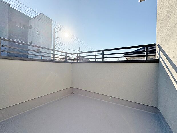 陽当たりの良いバルコニーです。