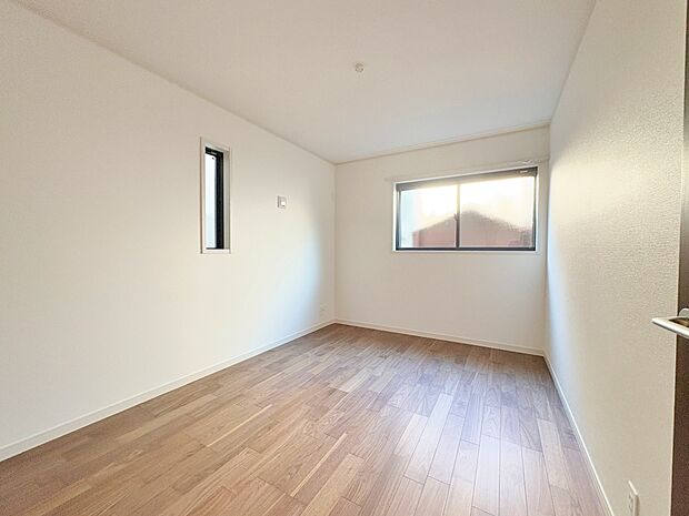 多用途に使える6帖の納戸です。