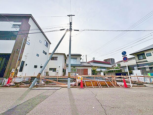 自然と家族のコミュニケーションが生まれるリビングイン階段を採用。(令和7年11月 撮影)