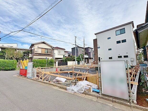 独創性豊かな趣と重厚感・気高さを兼ね備えたお住まい。(令和7年11月 撮影)