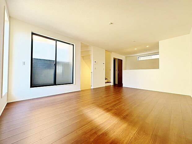 2階にリビングを配置することにより、プライバシーも守られた安心の空間。