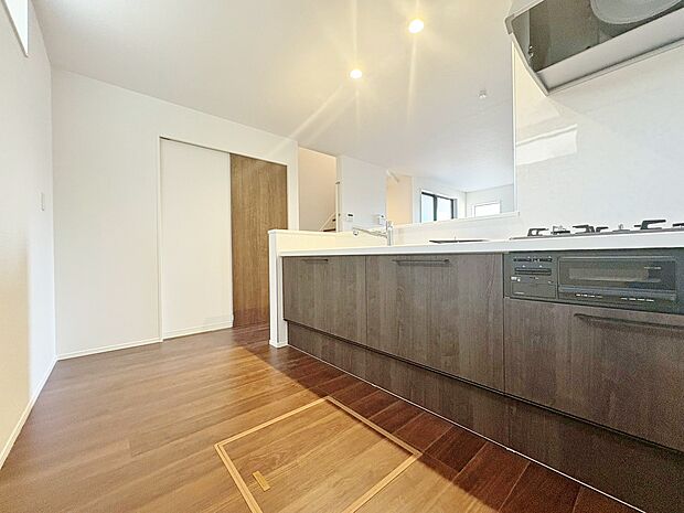 使い易いキッチンで作られる料理で今日も食卓は笑顔いっぱい。