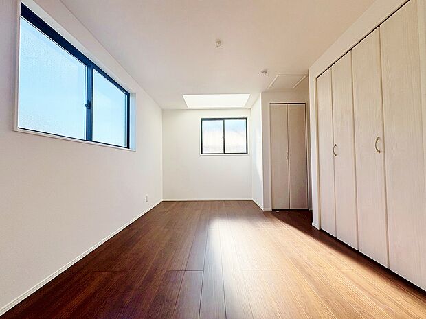 季節ごとに壁飾りや家具の配置を変えて楽しんでみませんか。