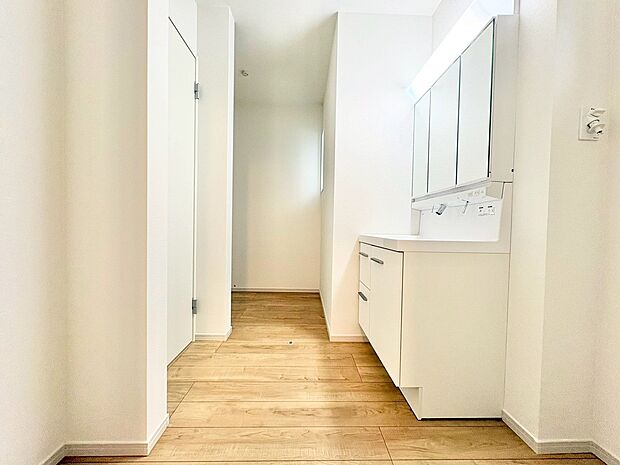 キッチンと洗面室・浴室を近づけることでスムーズな動線を実現しました。