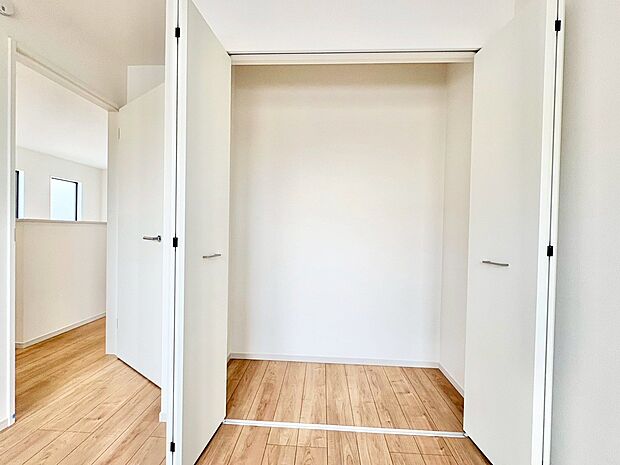 奥行きのあるクローゼットを採用しました。