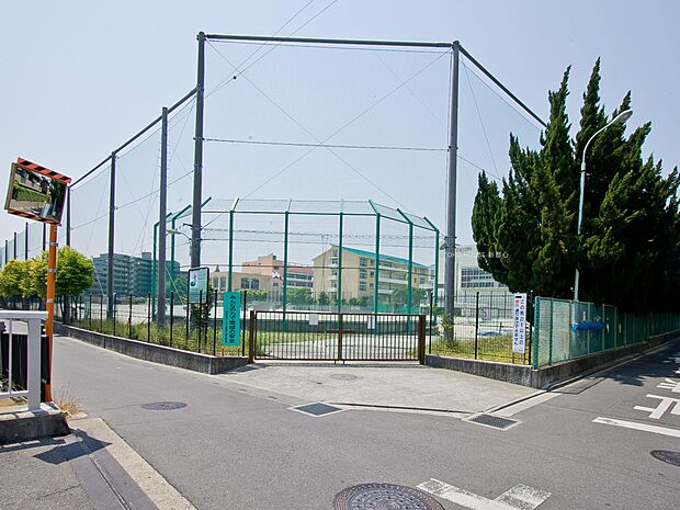 大谷場中学校まで約1300m