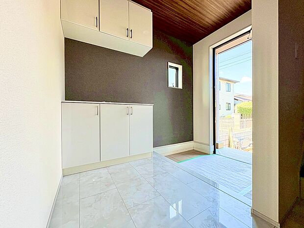 「行ってきます」と「ただいま」はこの玄関から始まります。