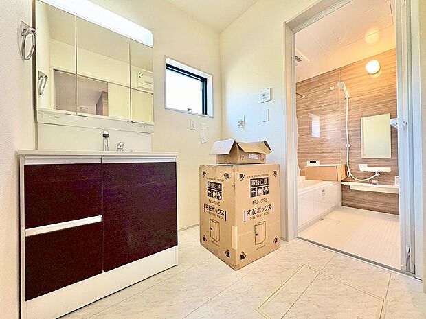 湿気がこもりやすい洗面所には窓があり換気がしっかり行えます。