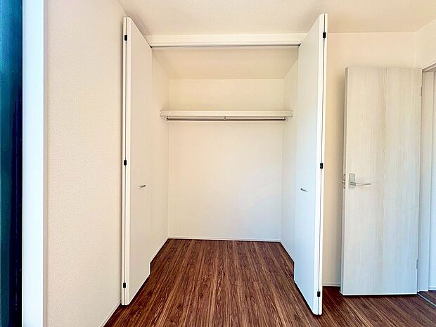 奥行きのあるクローゼットを採用しました。