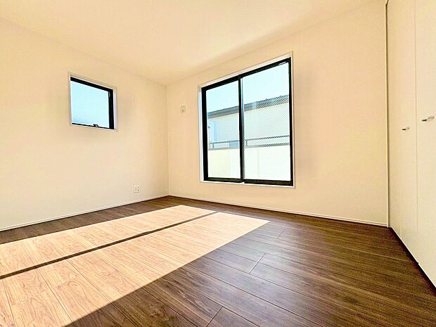 季節ごとに壁飾りや家具の配置を変えて楽しんでみませんか。