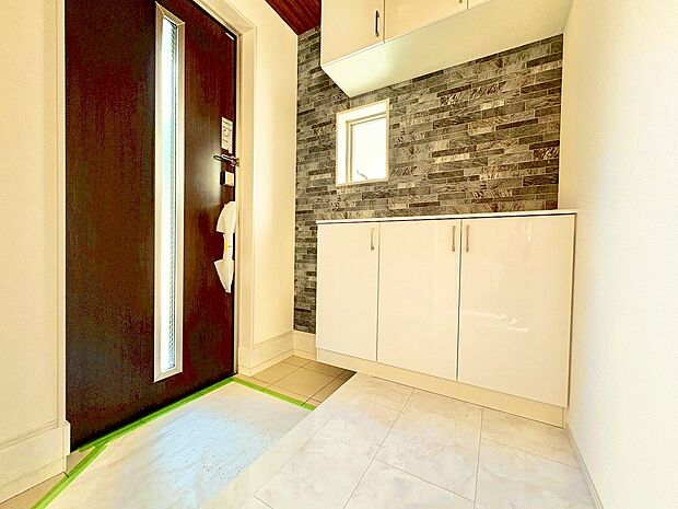 季飾のお花やグリーンを飾ってマイホームを創り上げてください。