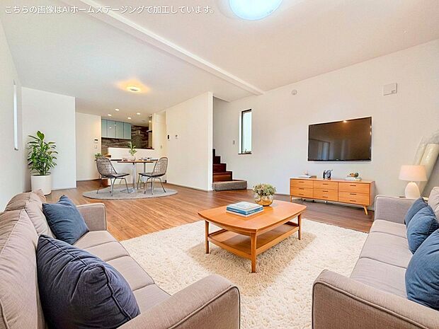 素敵なリビングで心ゆくまでお楽しみください。※現況の物件写真にCG画像処理済み