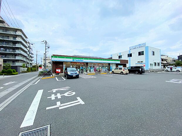 ファミリーマートさいたま西堀五丁目店まで約203m