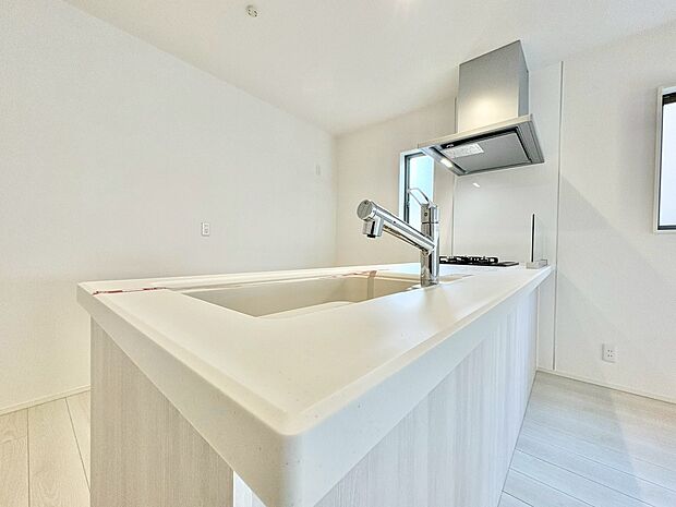 スタイリッシュなオープンスタイルキッチンです。