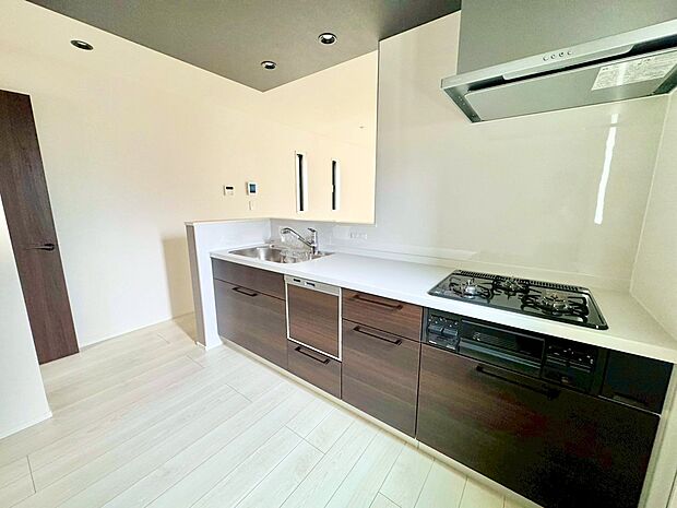 インテリアに馴染むデザイン性と使いやすい機能性を兼ね備えました。