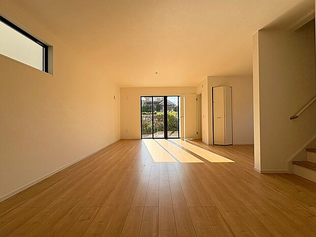 リビングには床暖房も設置され、家族団欒の楽しい時間をより快適にしてくれます。