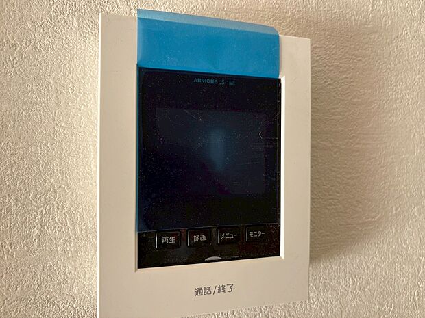 誰が来ても分かるように、モニター付きインターホンを設置。