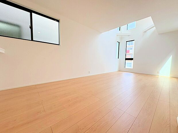 一日中明るい空間での生活は誰もが憧れる生活です。