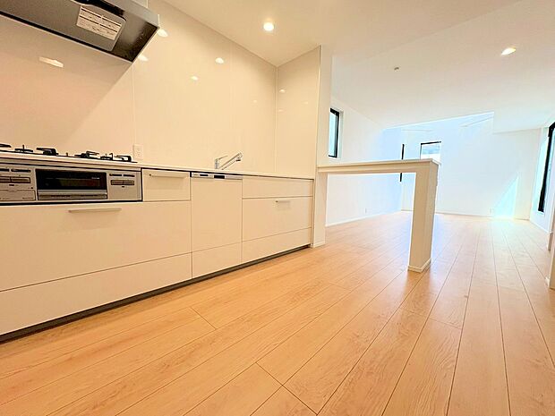 明るく開放的な空間が広がる、キッチン・ダイニング・リビング。