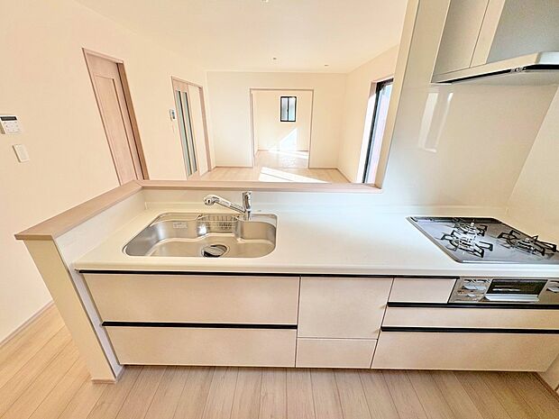 会話が楽しめる対面式キッチンを採用しました。