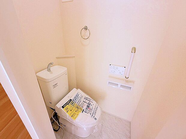 清潔感あるホワイト調のクロスで落ち着いた雰囲気を創り上げました。